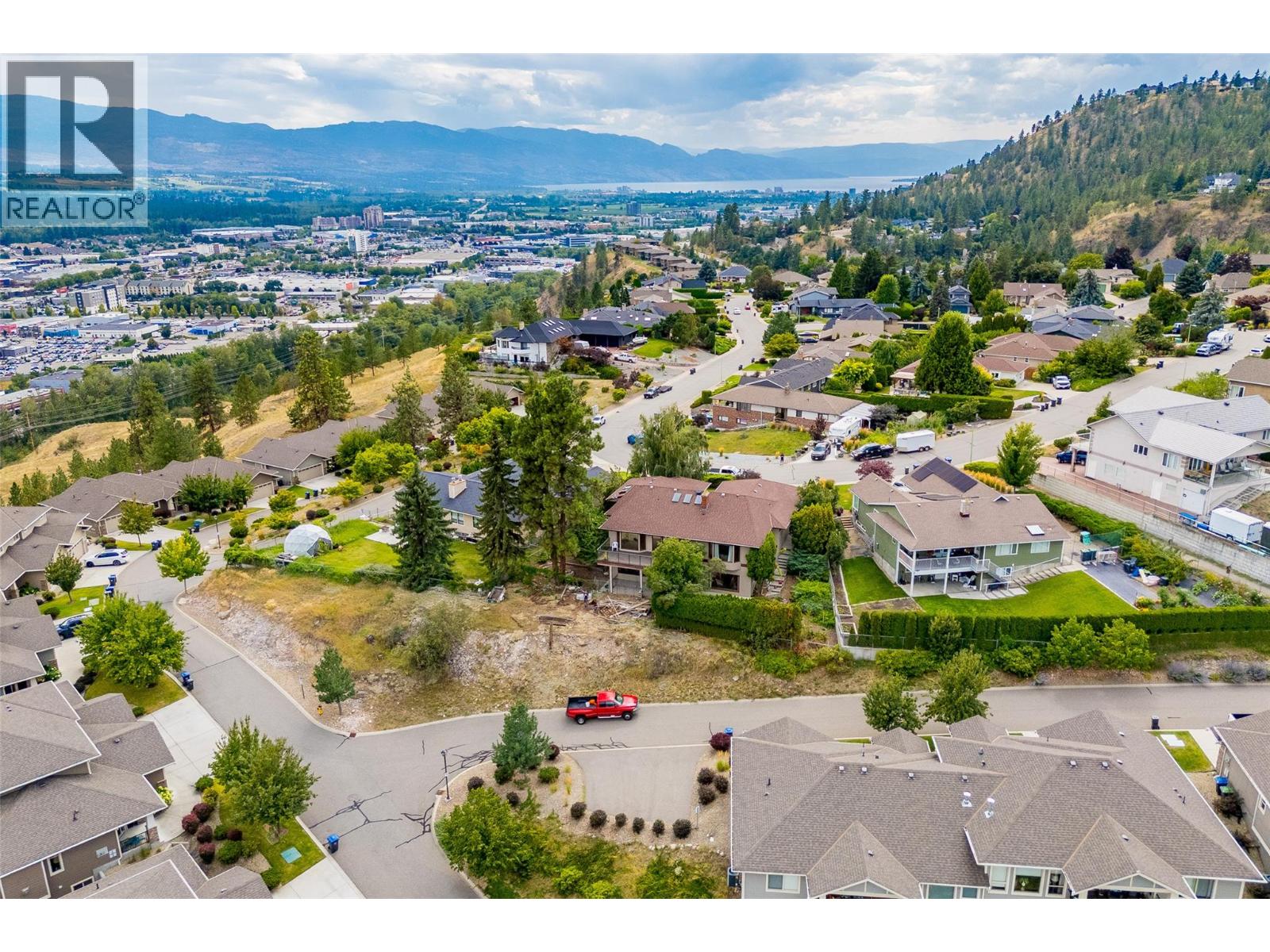Photo 5 of 975 Monashee Place, Kelowna BC