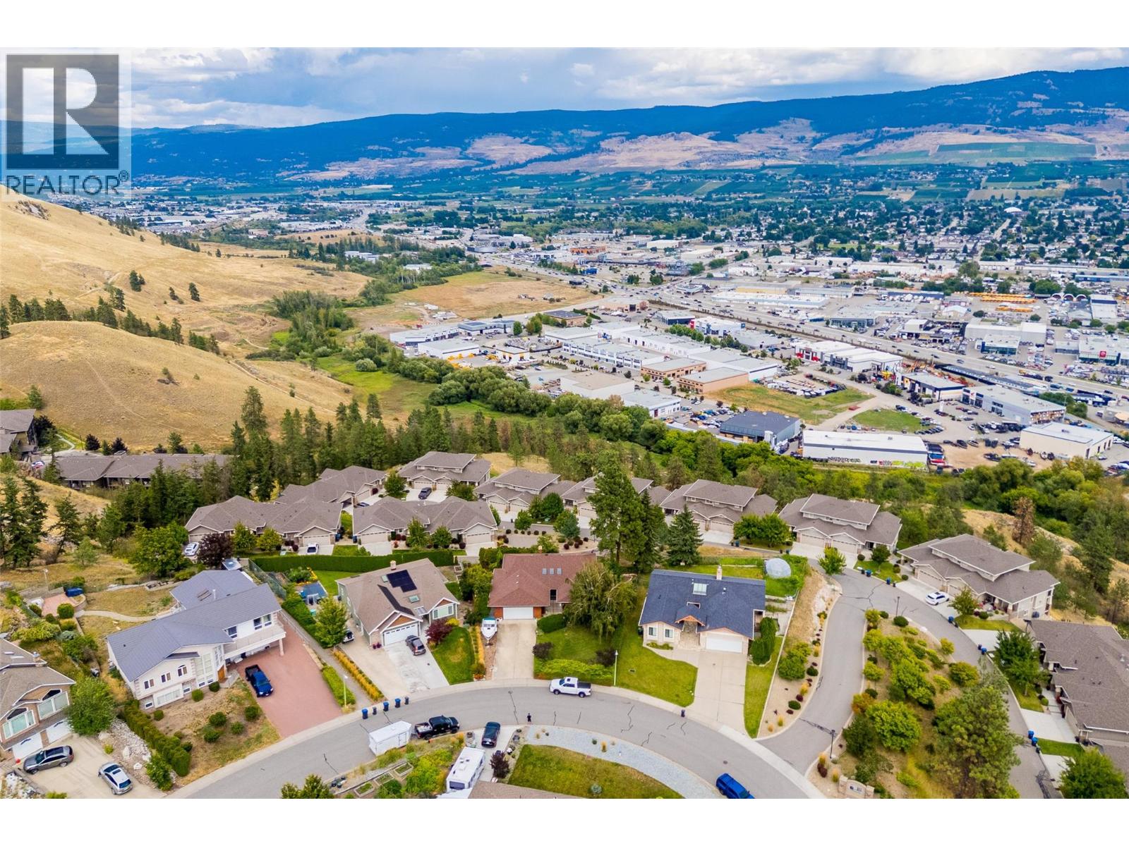 Photo 3 of 975 Monashee Place, Kelowna BC