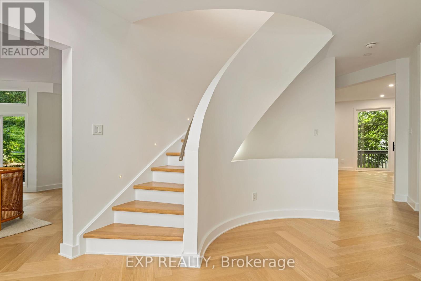 Photo 5 of 52 Birchmount Walk, London South ON