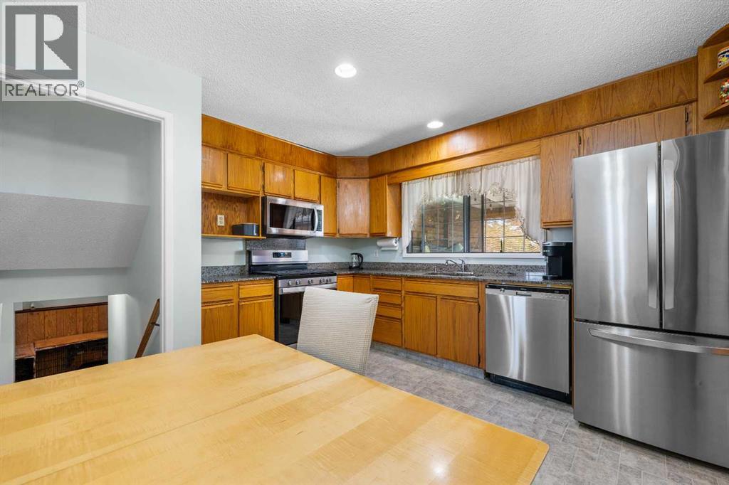Single Family House 4 Level for Sale in  Templeside Circle NE Temple Calgary 