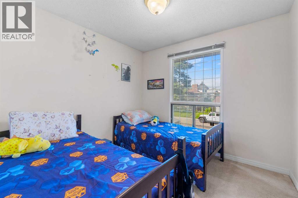 Single Family House 4 Level for Sale in  Templeside Circle NE Temple Calgary 