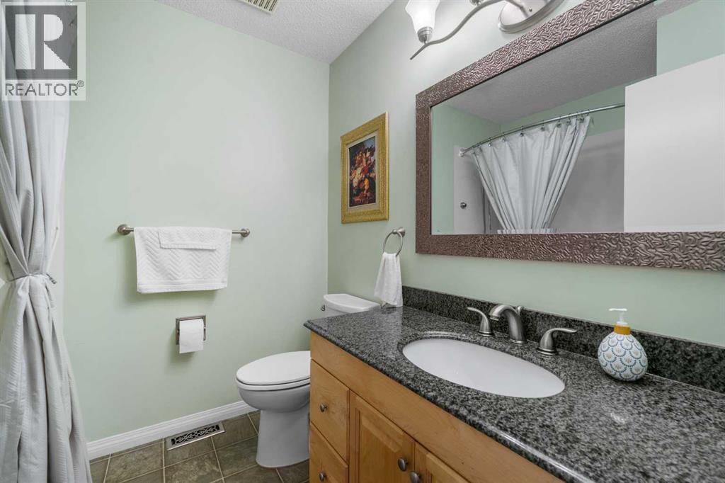 Single Family House 4 Level for Sale in  Templeside Circle NE Temple Calgary 