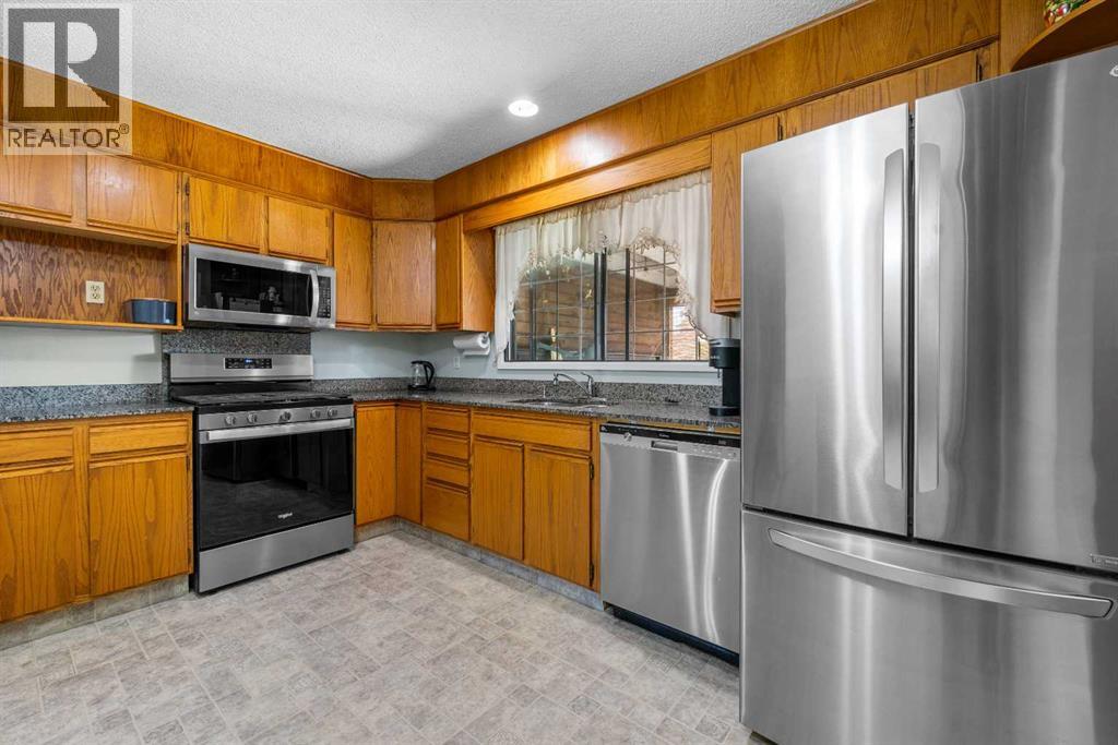Single Family House 4 Level for Sale in  Templeside Circle NE Temple Calgary 