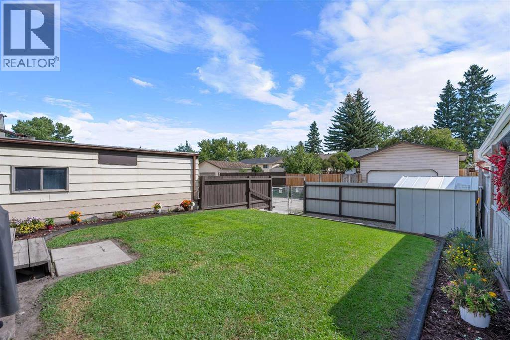 Single Family House 4 Level for Sale in  Templeside Circle NE Temple Calgary 