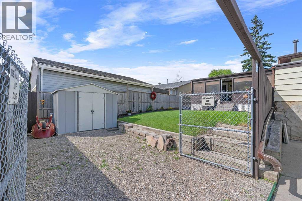 Single Family House 4 Level for Sale in  Templeside Circle NE Temple Calgary 