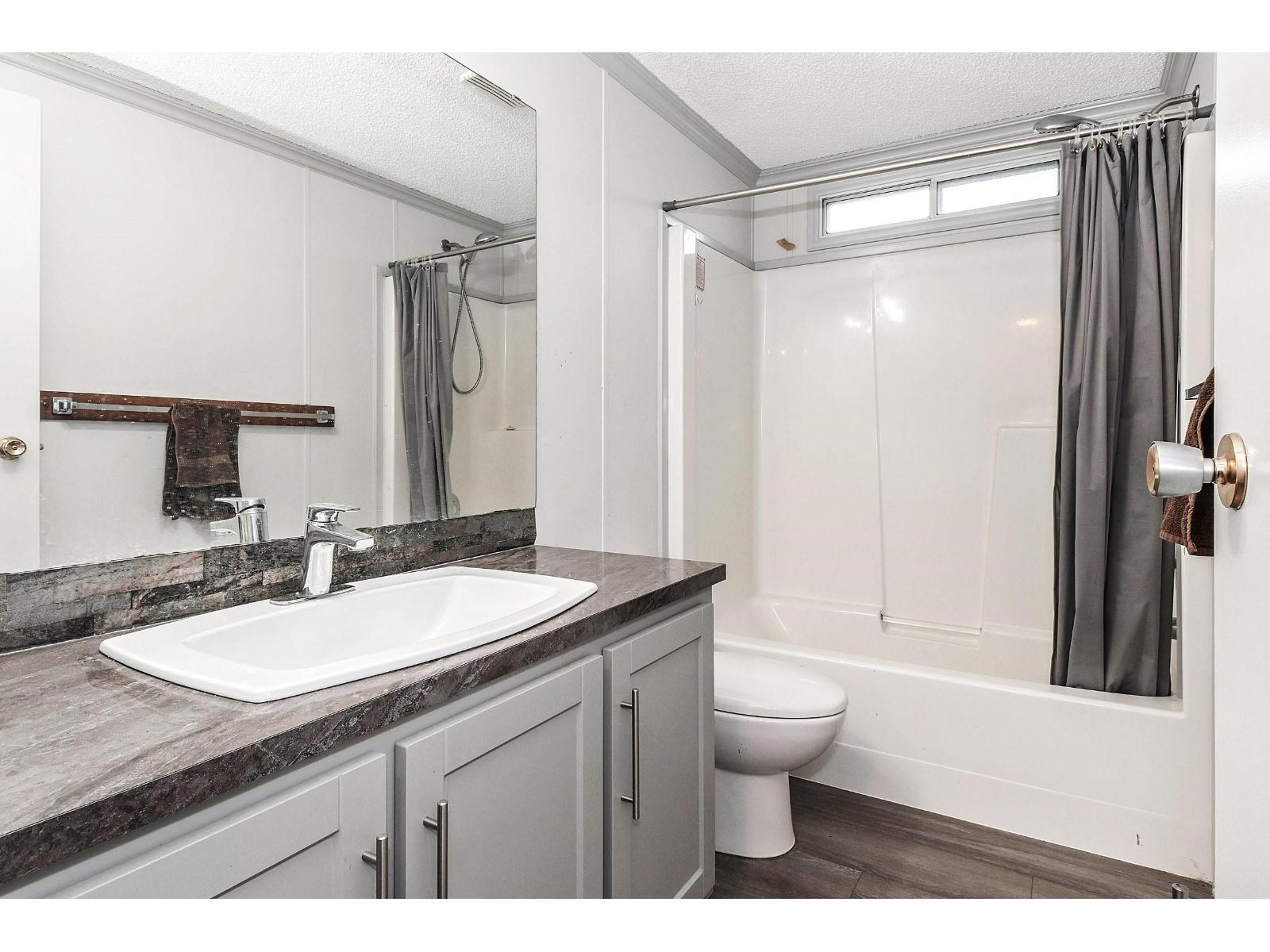 Photo 10 of 24643 21 B Avenue, Langley BC