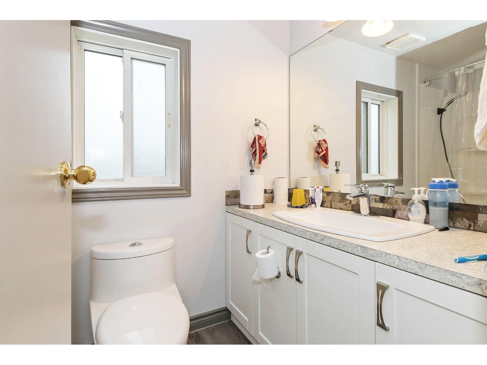 Photo 16 of 24643 21 B Avenue, Langley BC