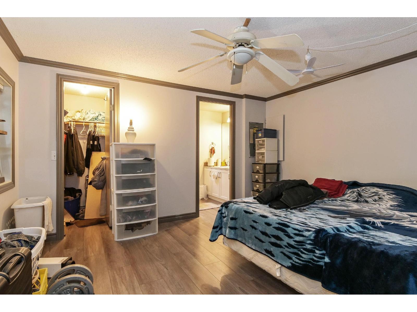Photo 15 of 24643 21 B Avenue, Langley BC