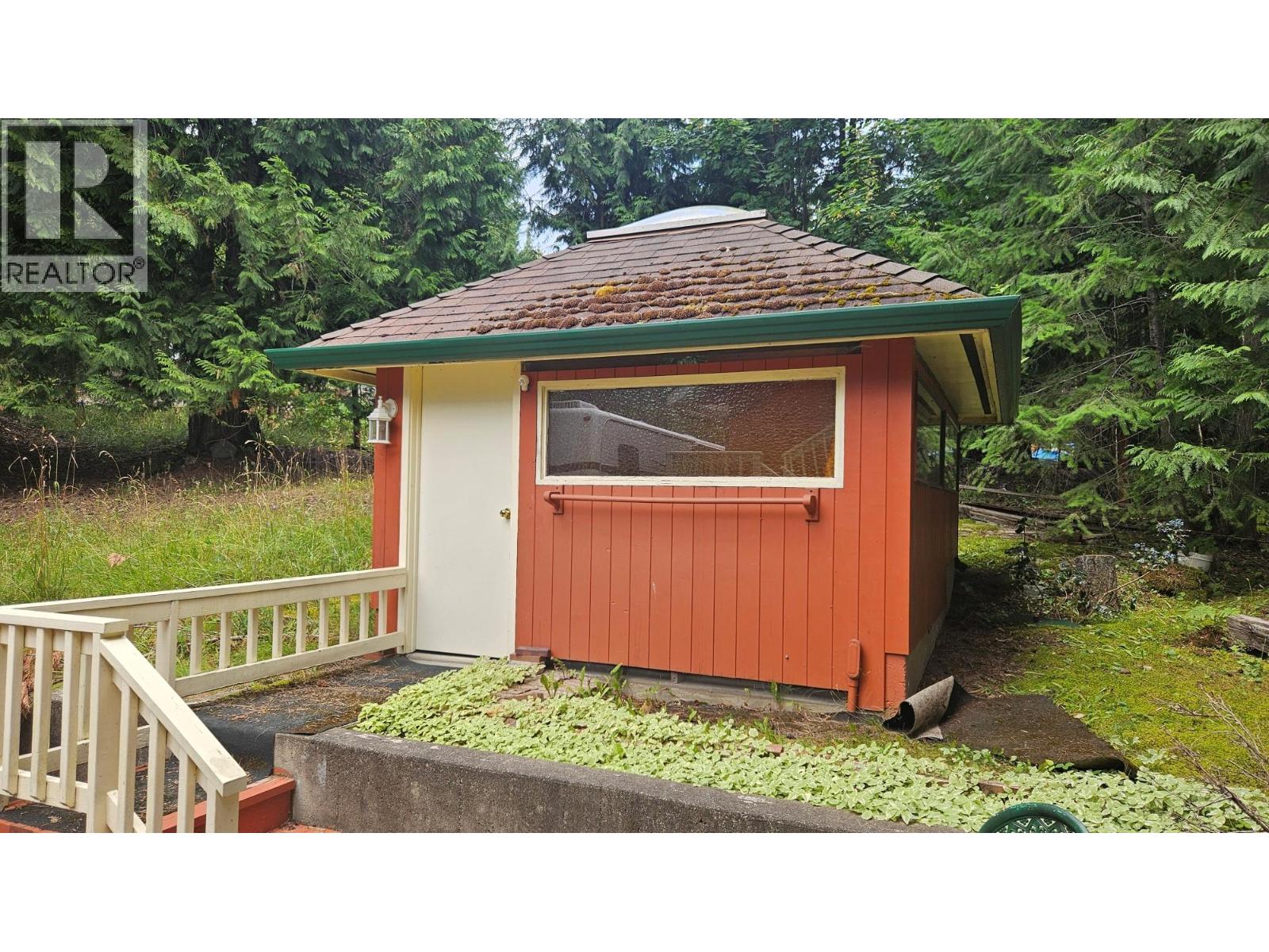 Photo 2 of 2690 Fraser Road, Anglemont BC