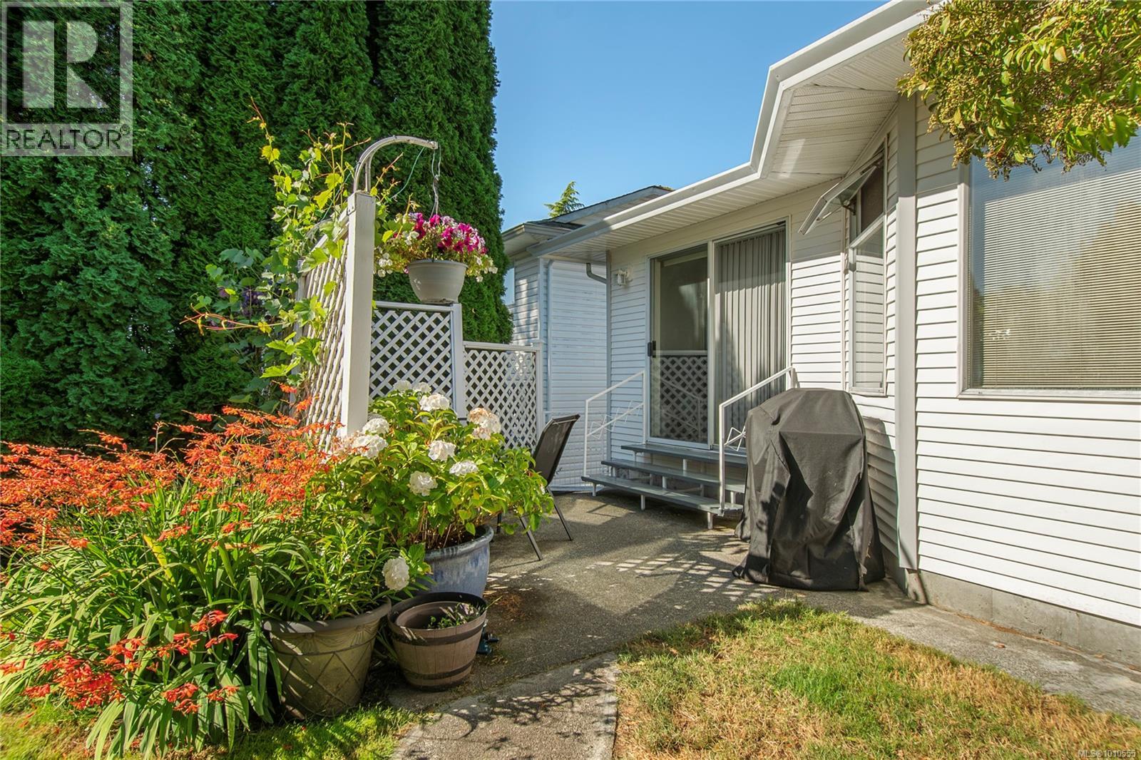 Photo 25 of 1062 Springbok Rd, Campbell River BC