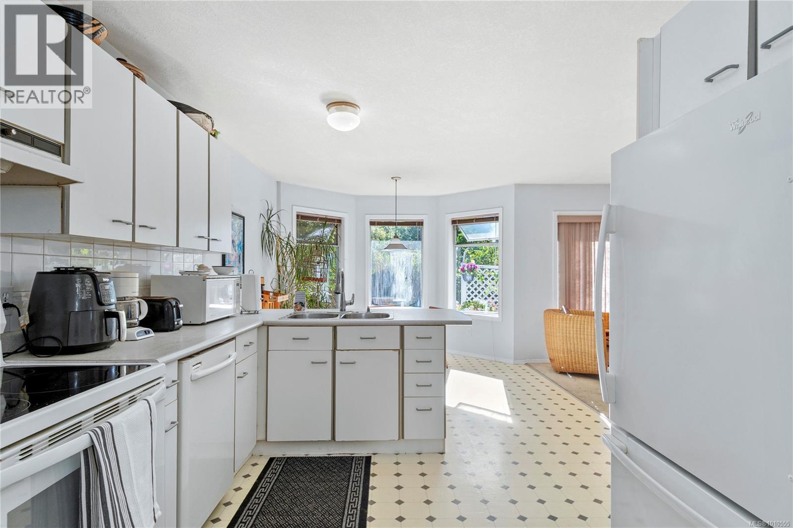 Photo 3 of 1062 Springbok Rd, Campbell River BC