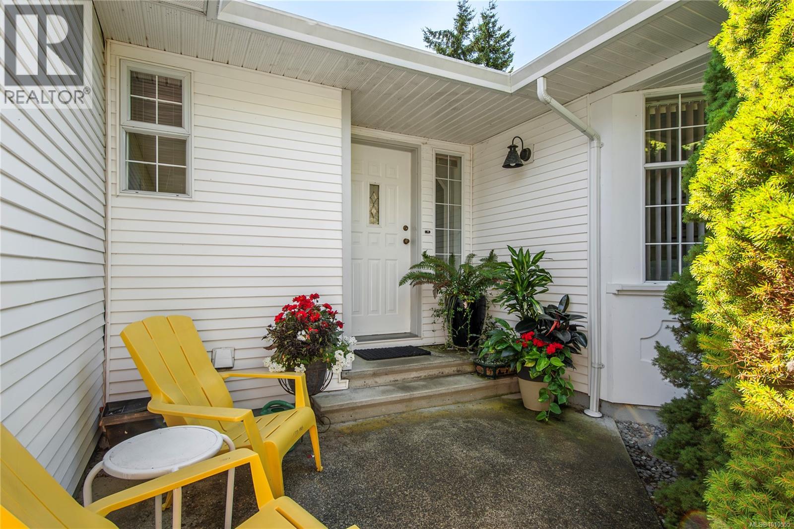 Photo 6 of 1062 Springbok Rd, Campbell River BC