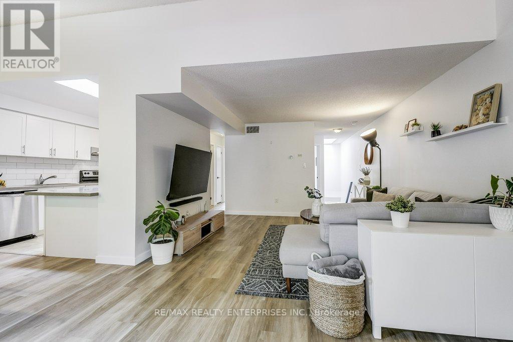 Photo 12 of 234 2055 Walkers Line, Burlington ON
