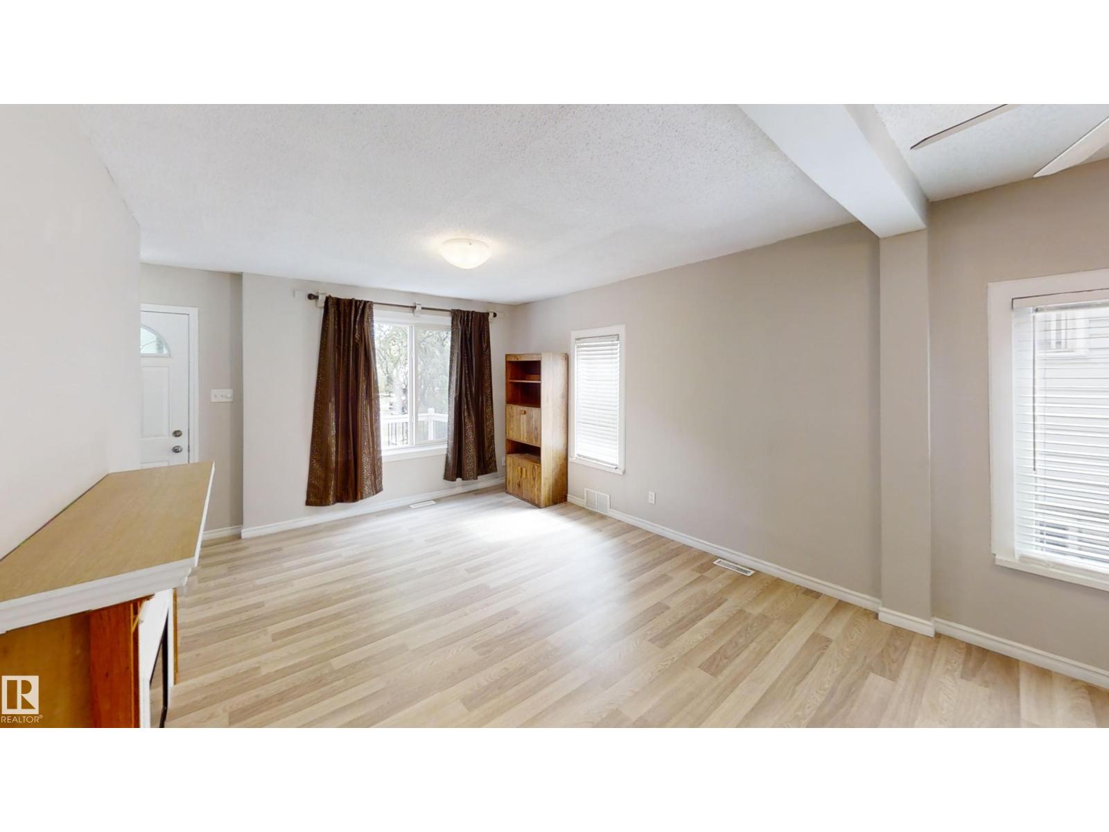 Photo 4 of 11230 84 St Nw, Edmonton AB