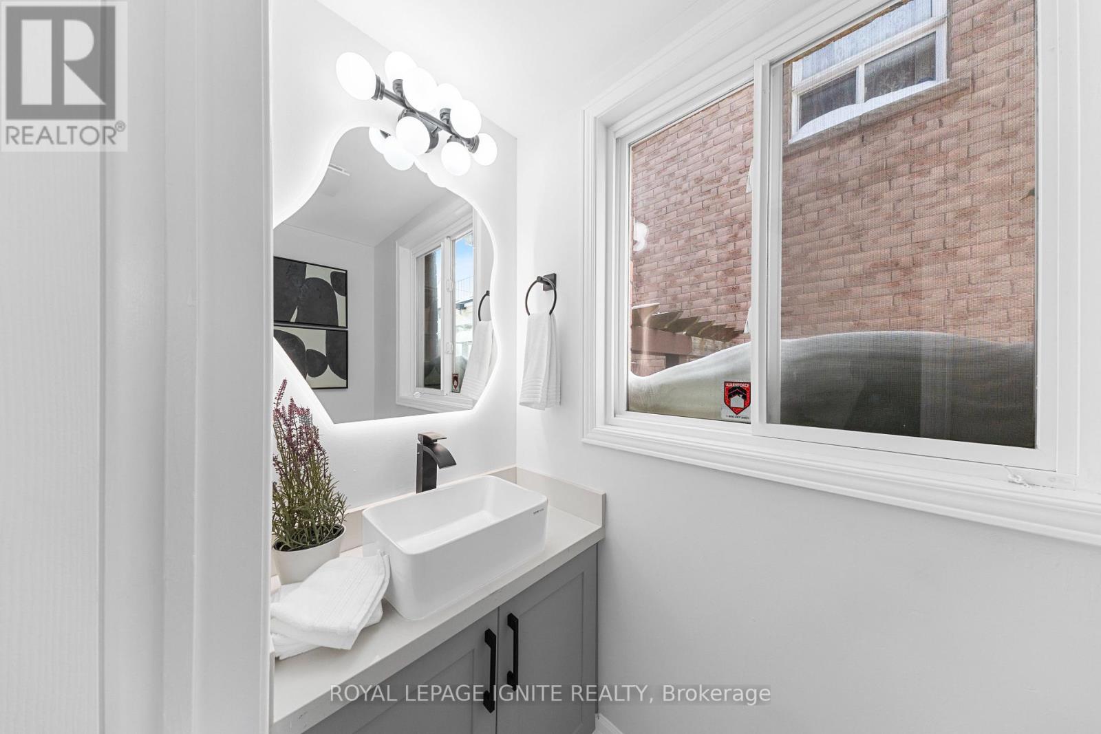 Photo 44 of 5 Goulden Crescent, Toronto ON