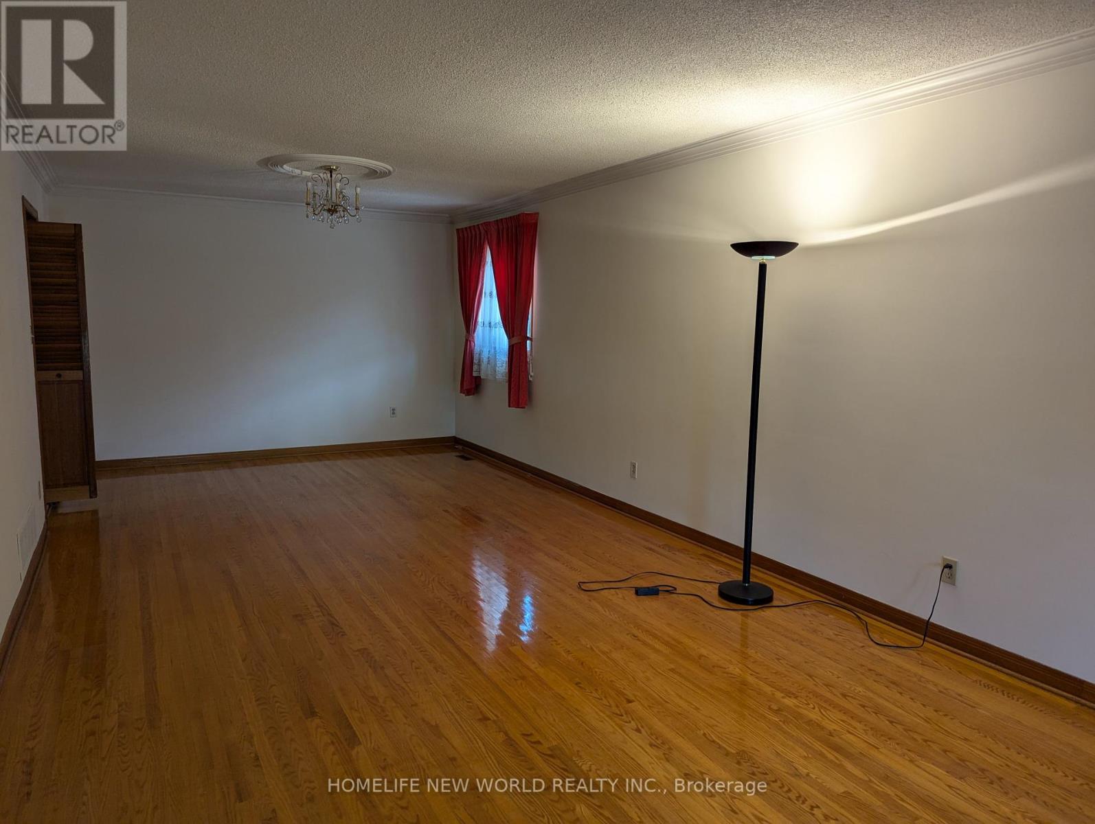 Photo 3 of 65 Lambeth Square, Toronto ON