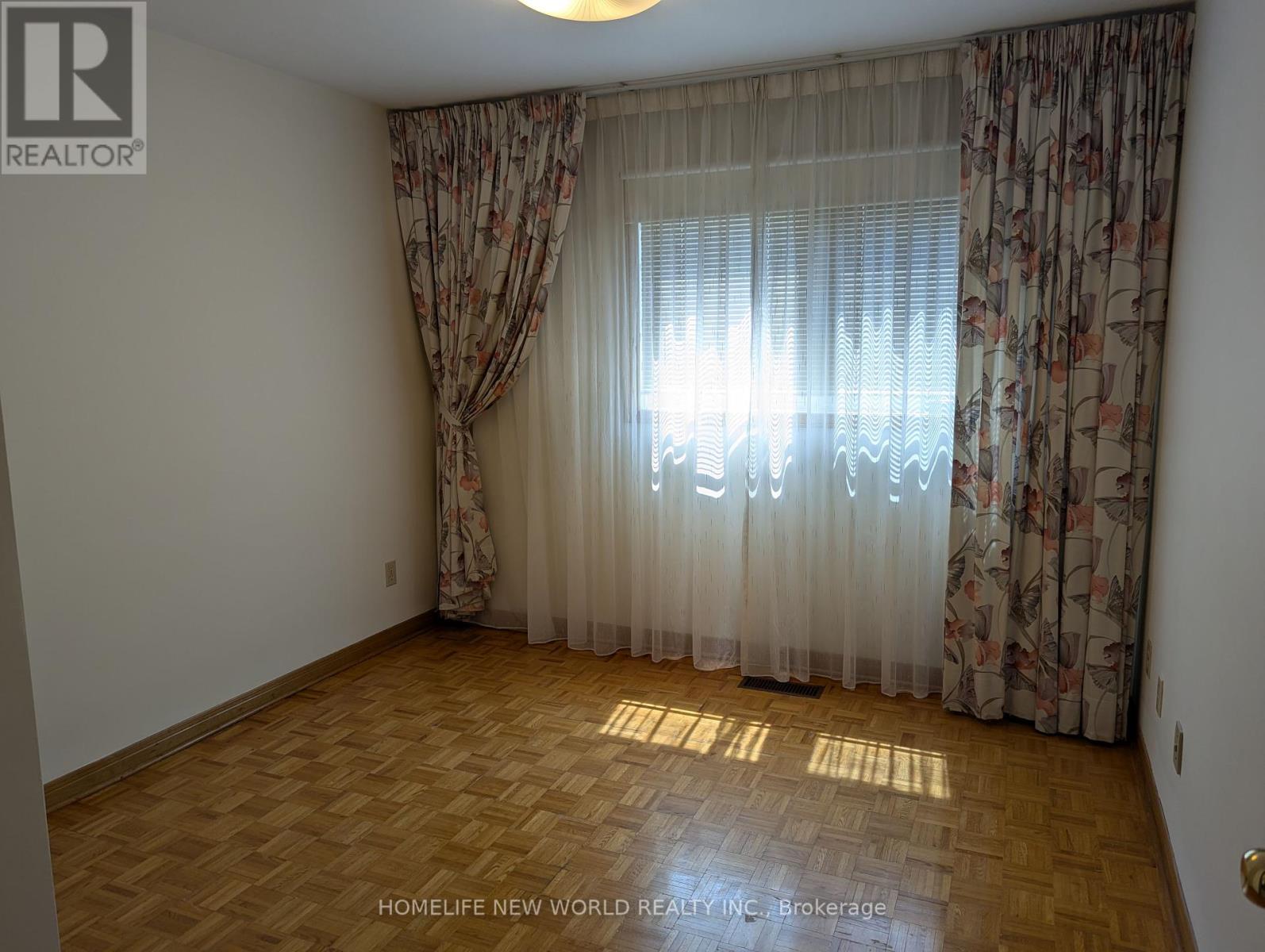 Photo 16 of 65 Lambeth Square, Toronto ON