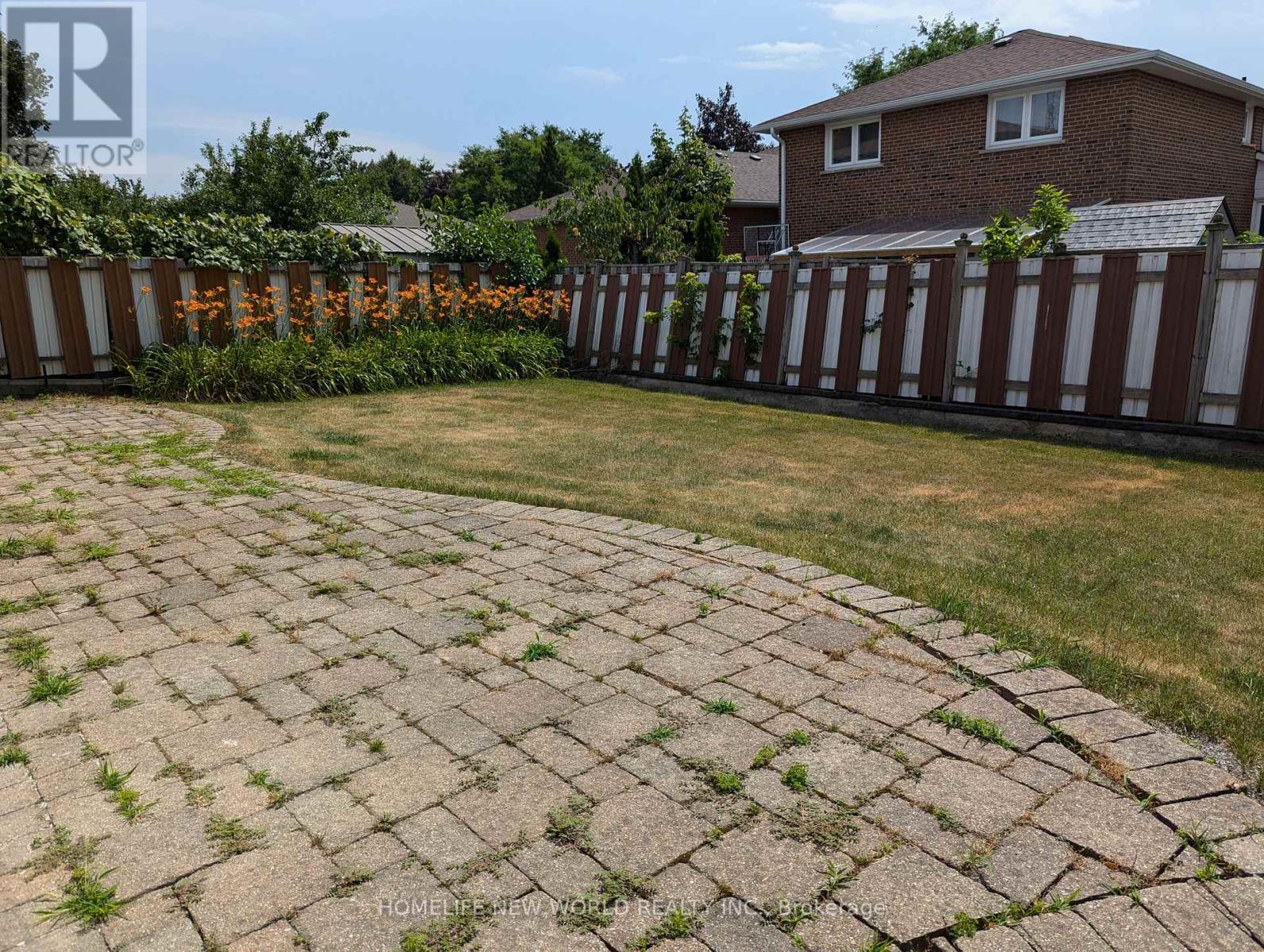 Photo 4 of 65 Lambeth Square, Toronto ON