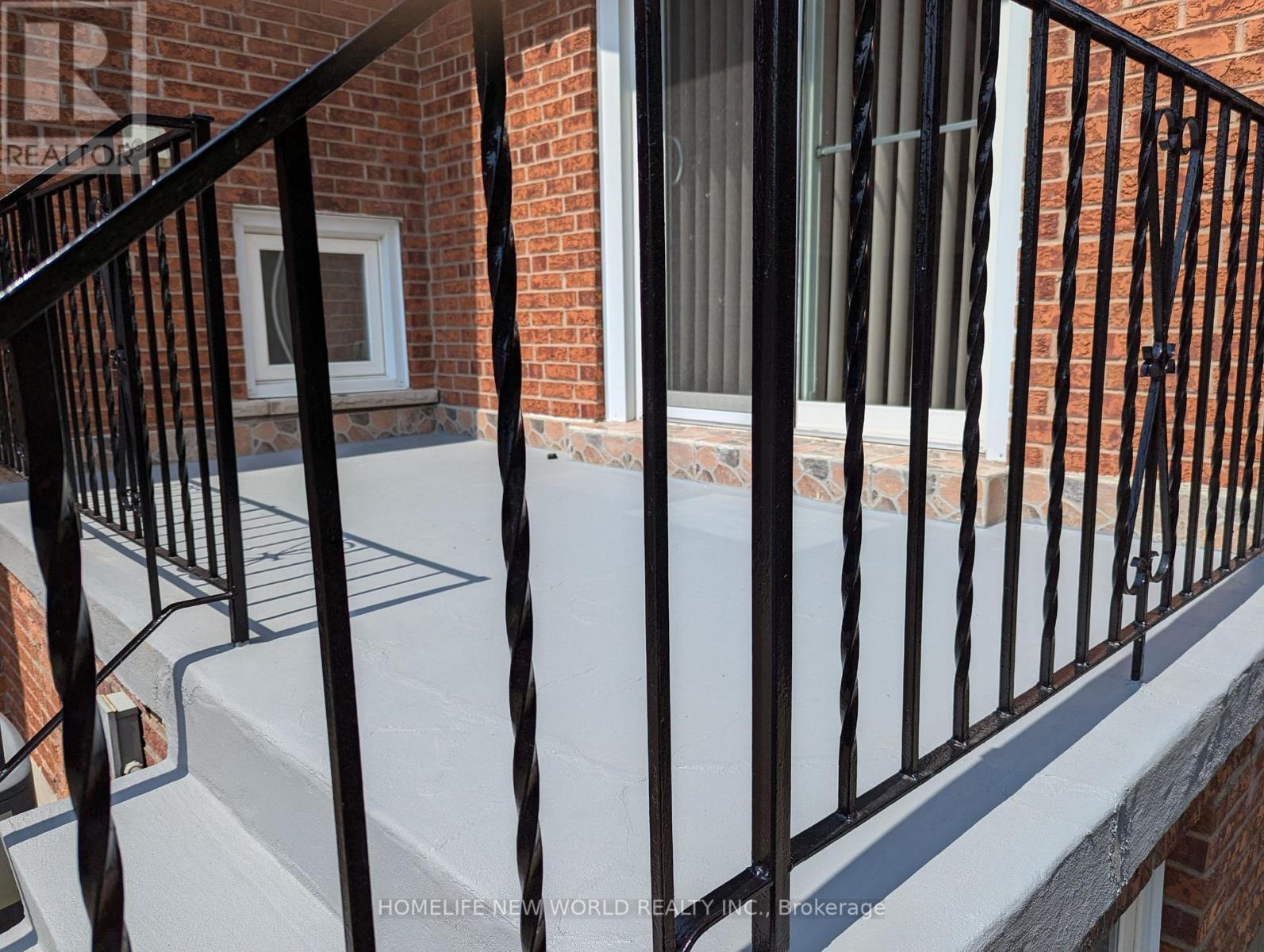 Photo 7 of 65 Lambeth Square, Toronto ON