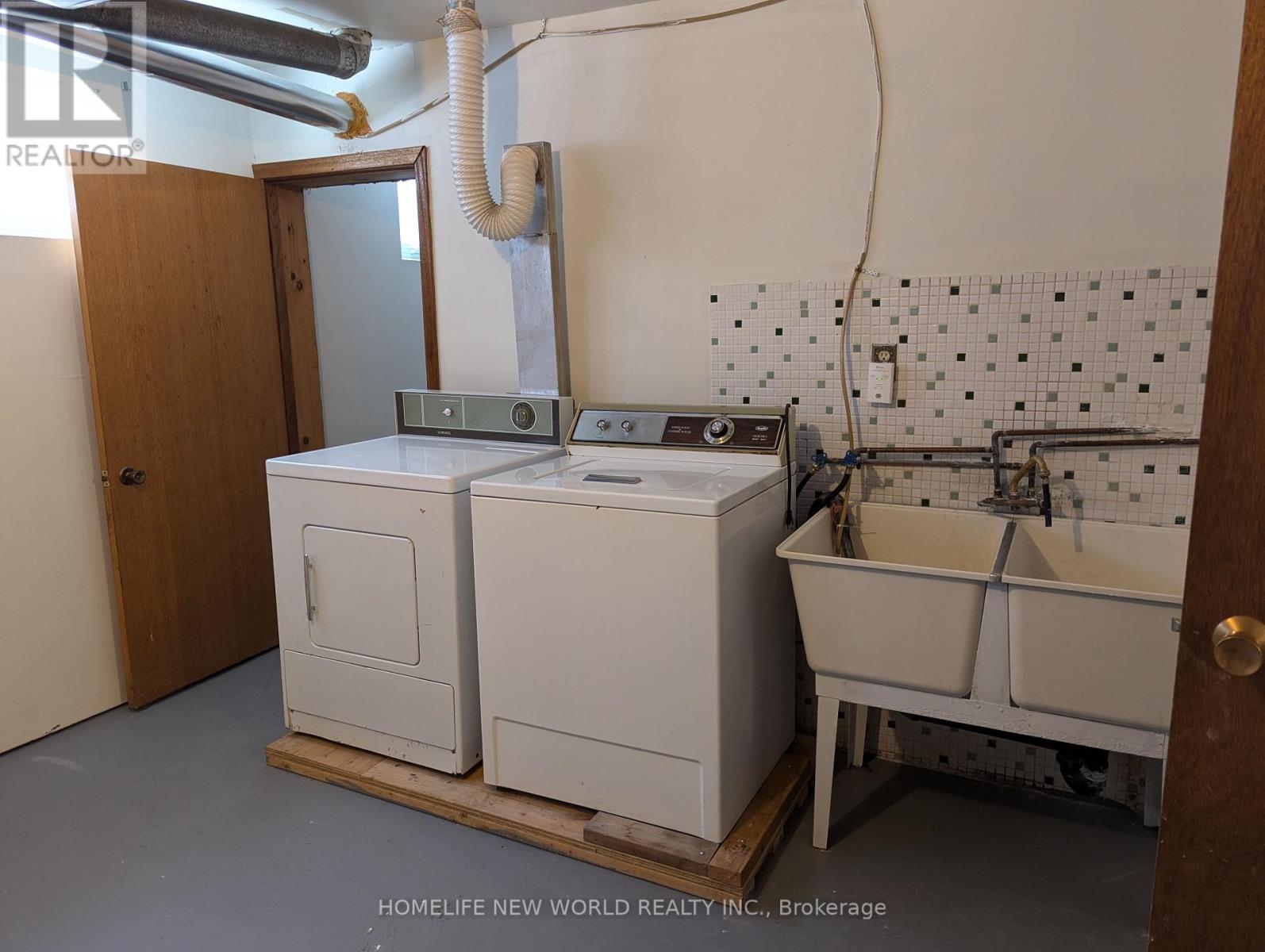Photo 15 of 65 Lambeth Square, Toronto ON