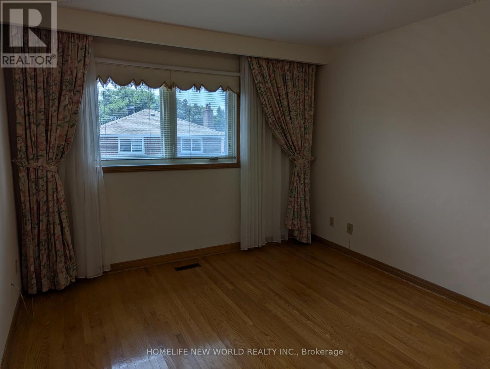 Photo 17 of 65 Lambeth Square, Toronto ON