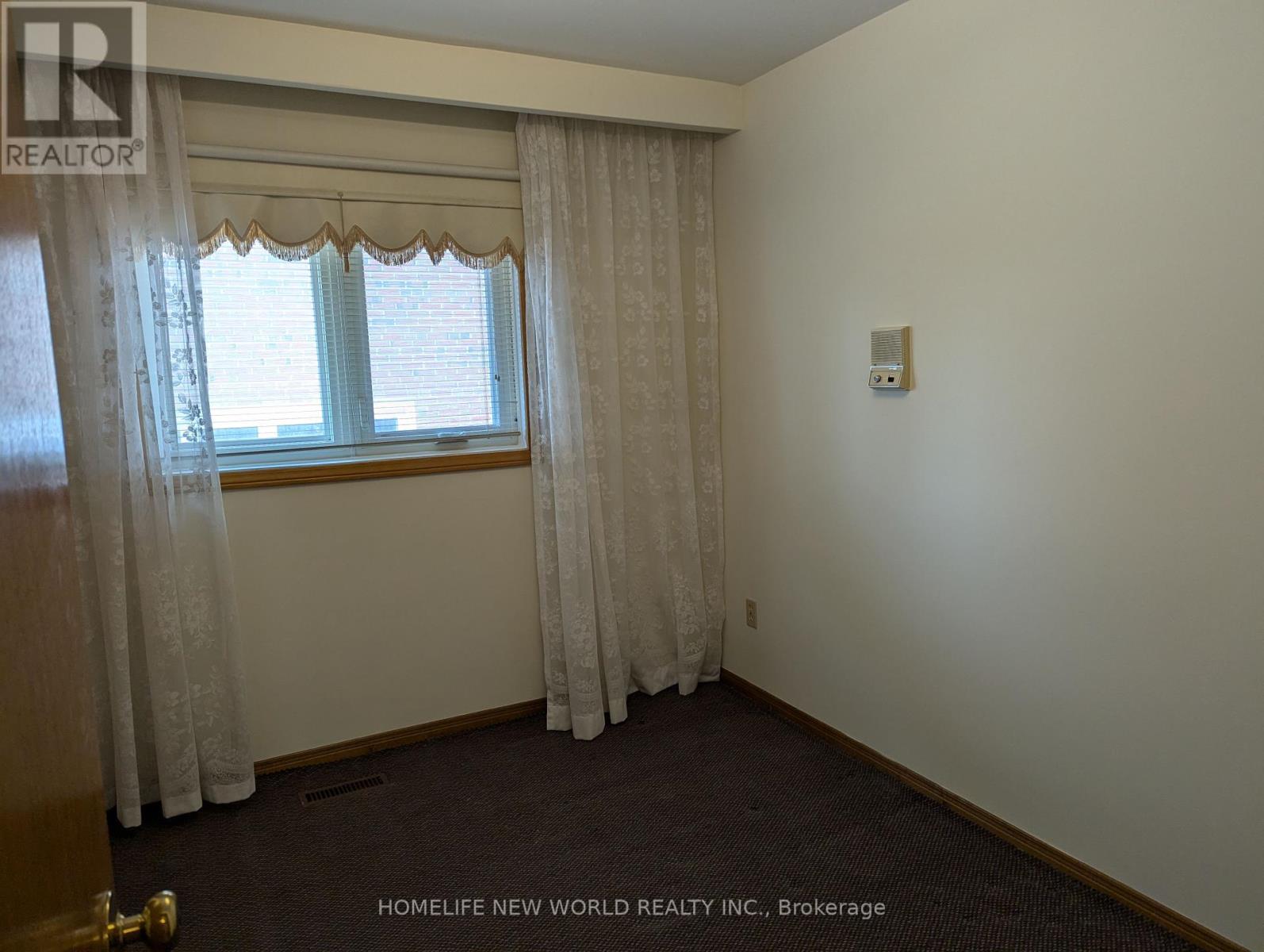 Photo 10 of 65 Lambeth Square, Toronto ON