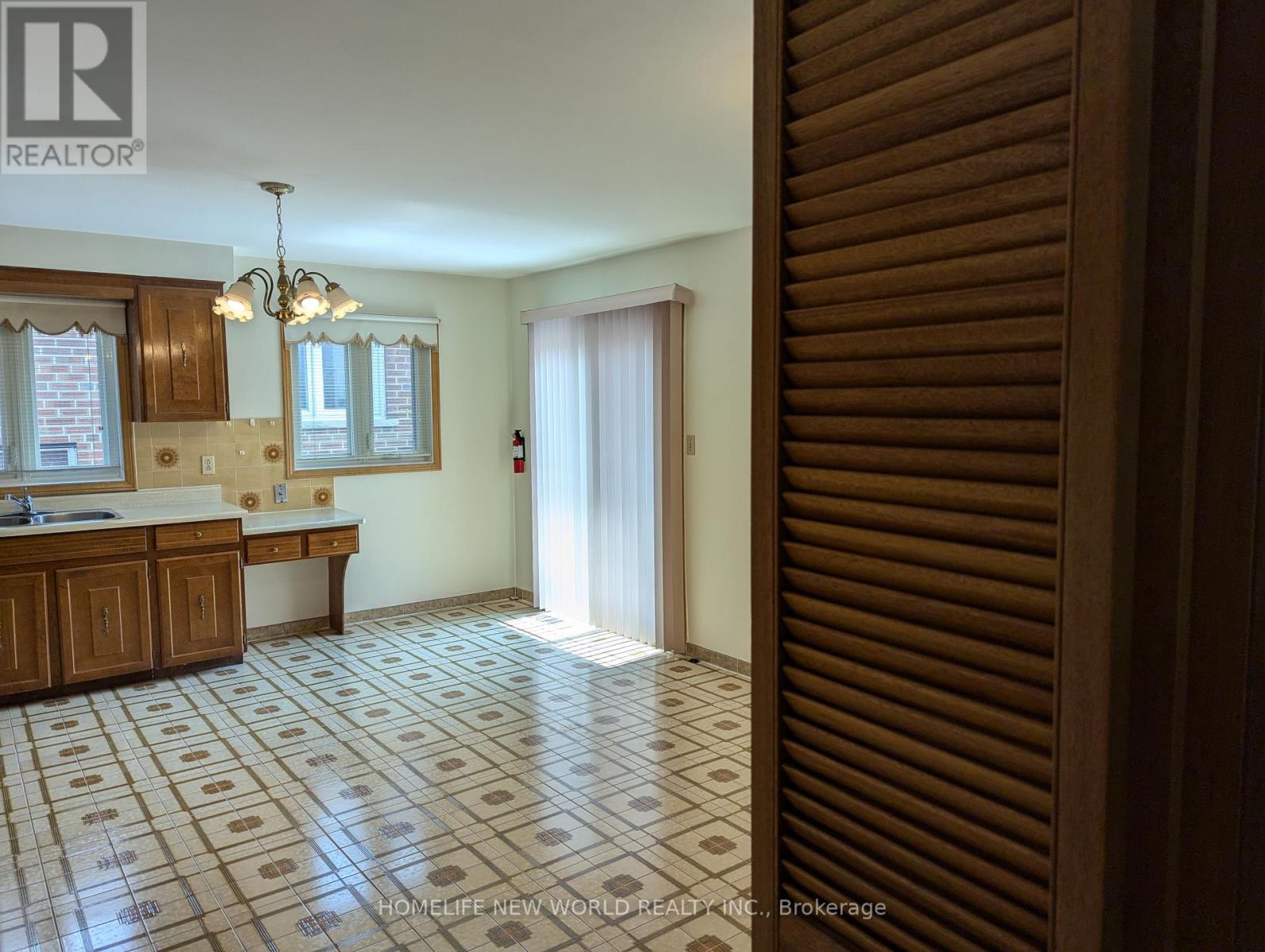 Photo 25 of 65 Lambeth Square, Toronto ON