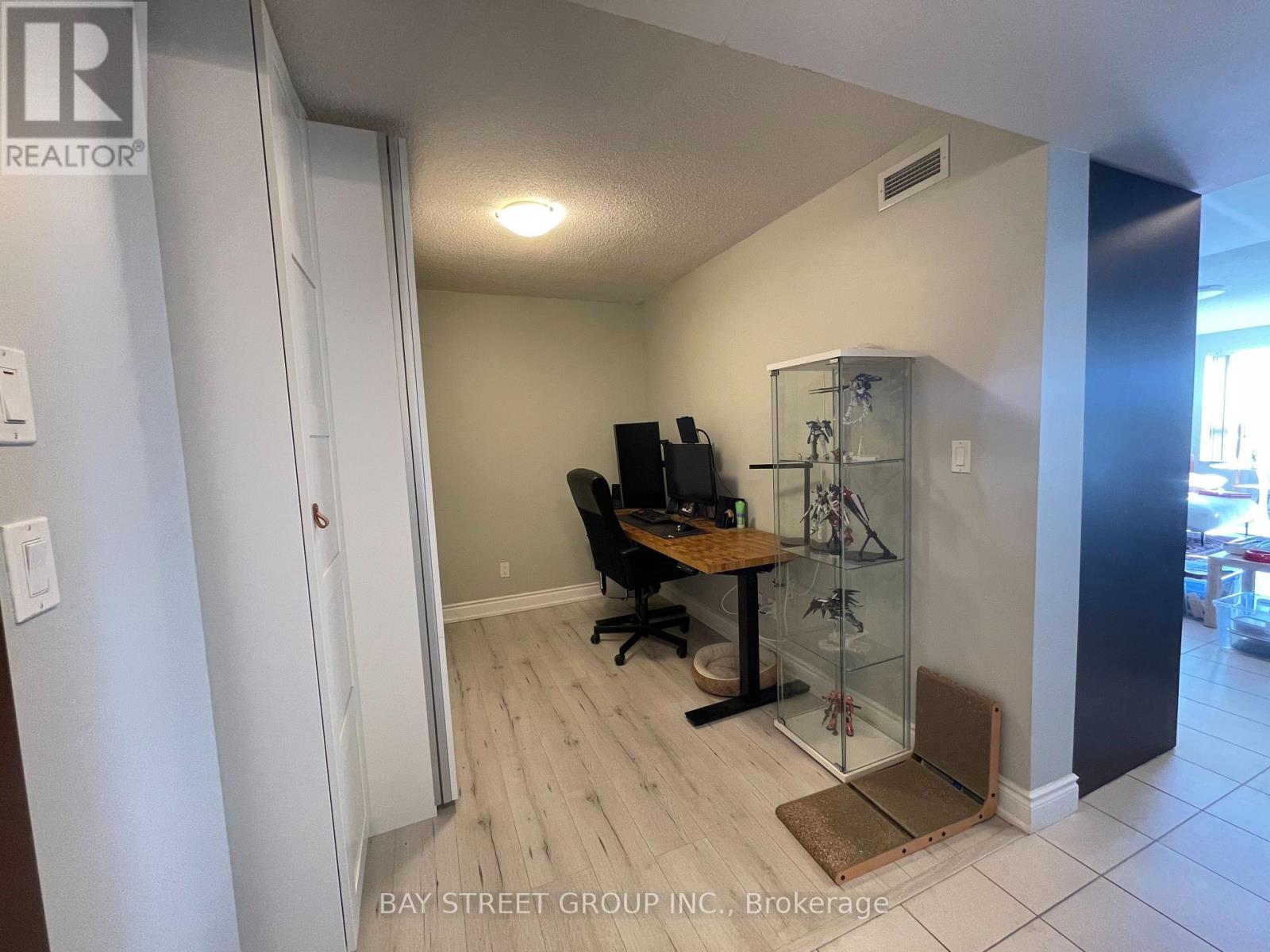 Photo 3 of 903 60 South Town Centre Boulevard, Markham ON