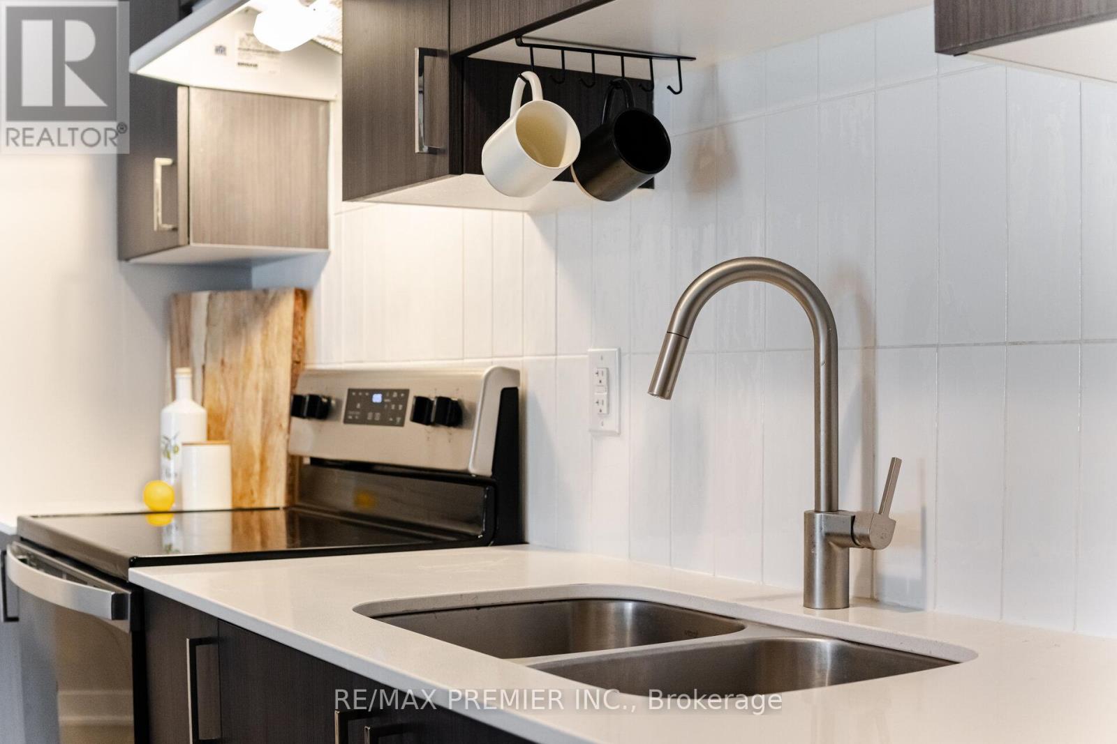 Photo 10 of 308 6 Spice Way, Barrie ON
