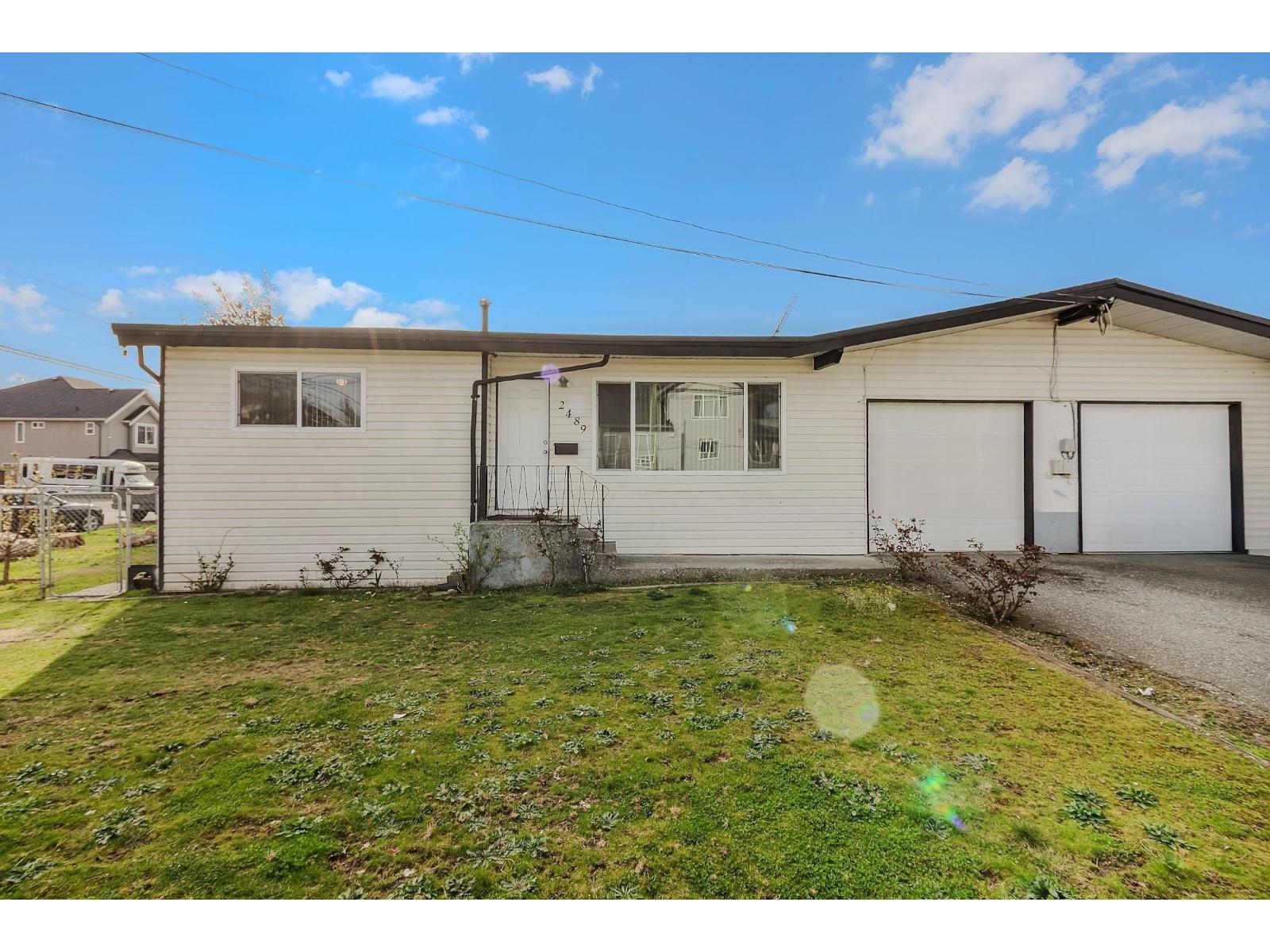 Photo 1 of 2489 Parkview Street, Abbotsford BC