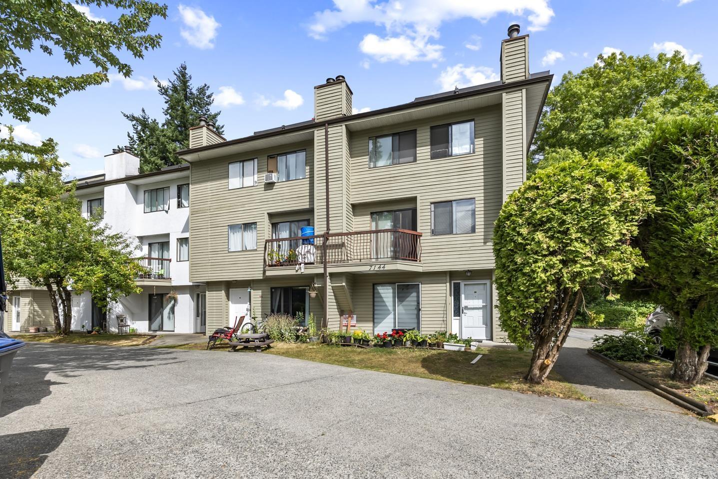 Photo 1 of 207 7144 133 B Street, Surrey BC
