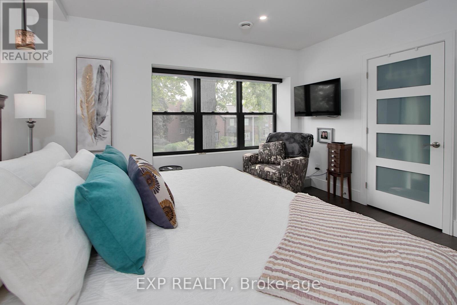 Photo 15 of Unit 4 130 Windsor Crescent, London South ON