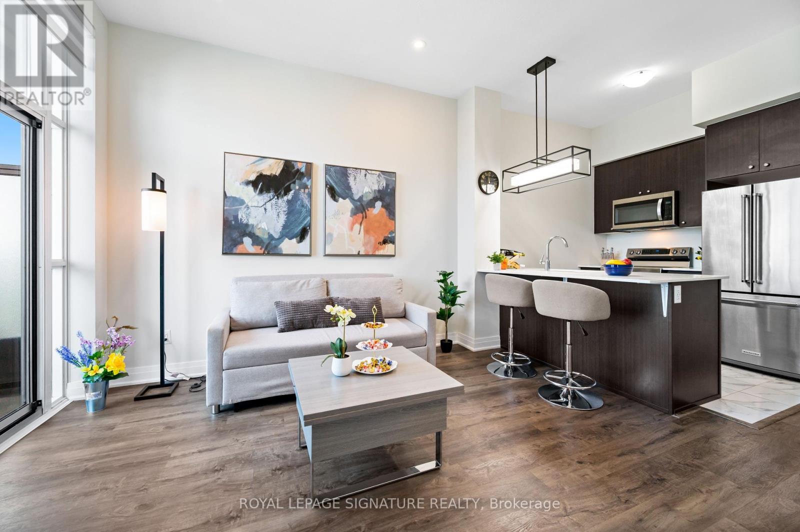 Photo 16 of 629 16 Concord Place, Grimsby ON