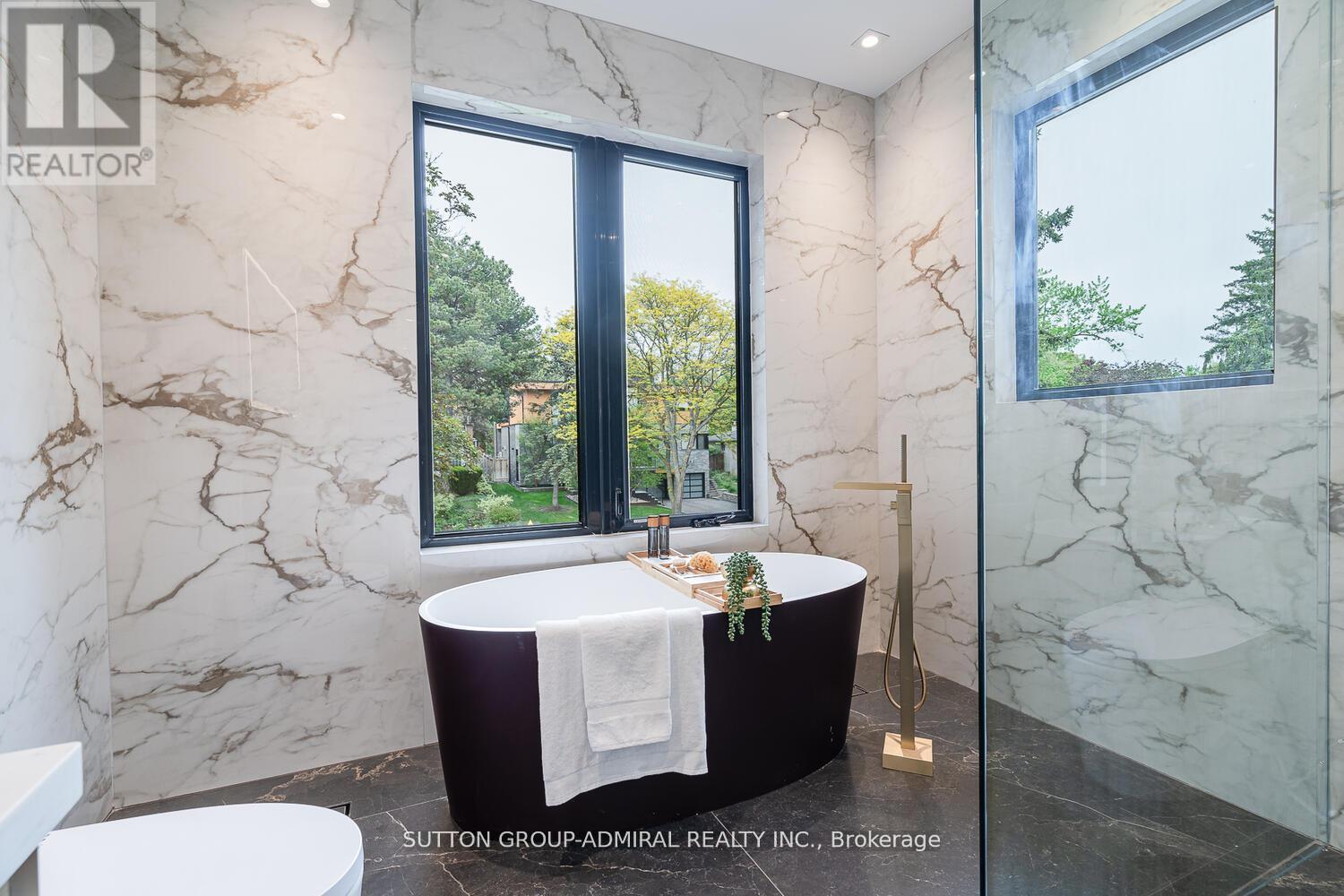Photo 26 of 98 Babcombe Drive, Markham ON