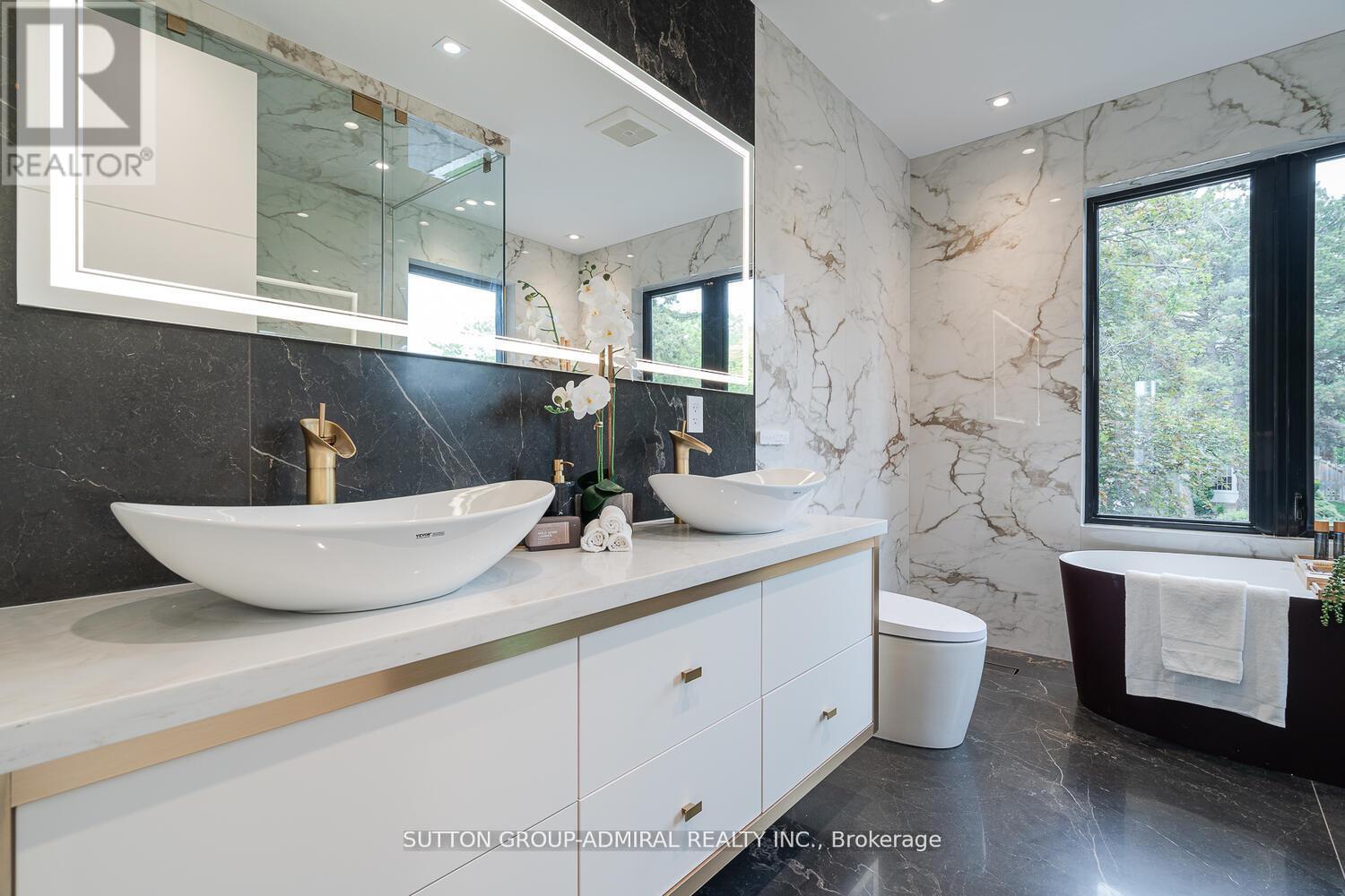 Photo 25 of 98 Babcombe Drive, Markham ON
