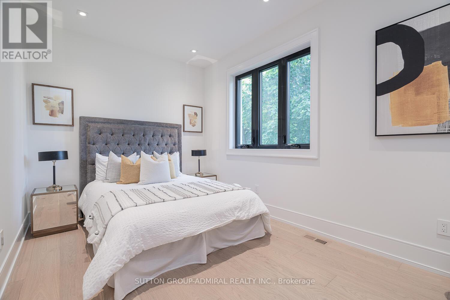 Photo 33 of 98 Babcombe Drive, Markham ON