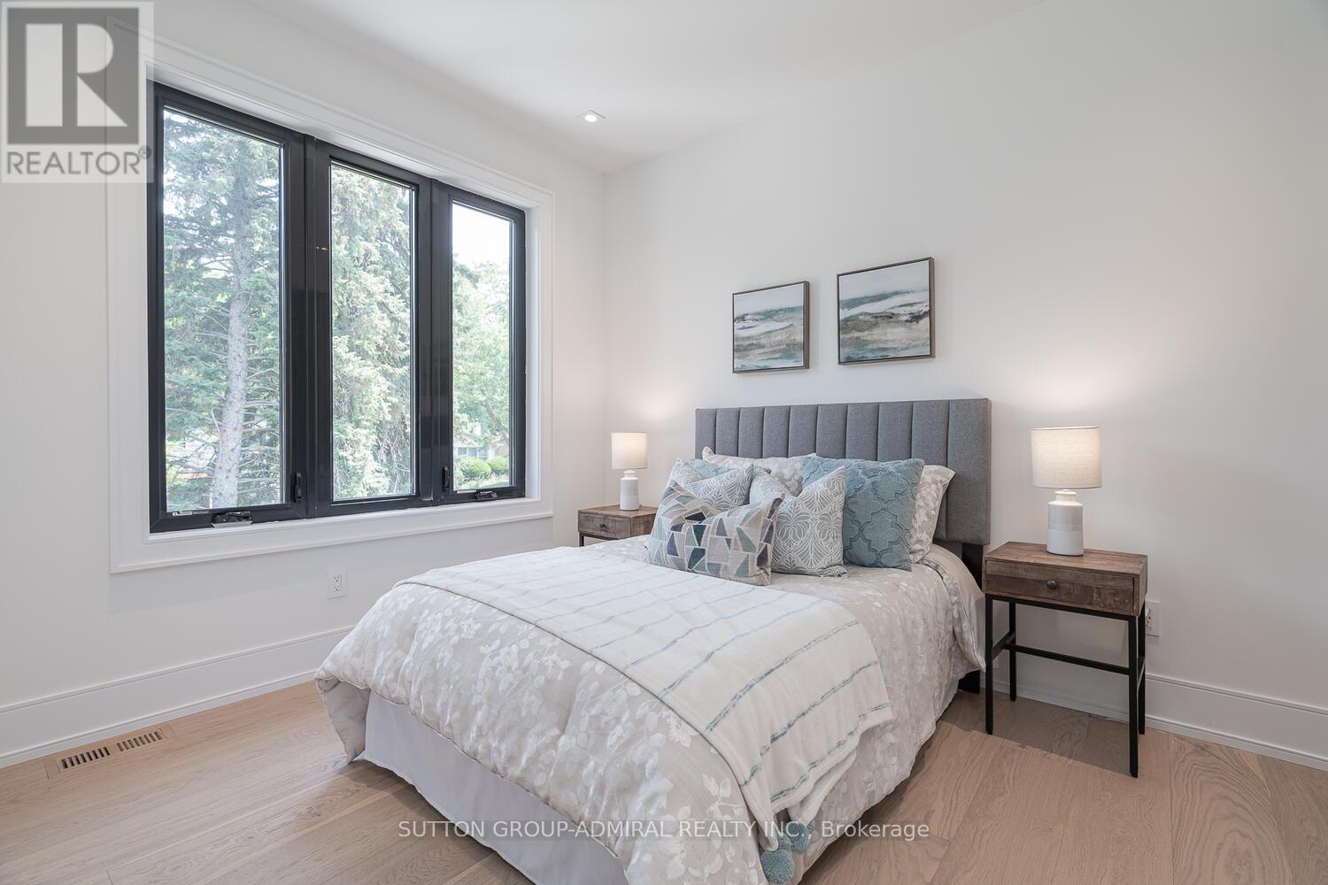 Photo 35 of 98 Babcombe Drive, Markham ON