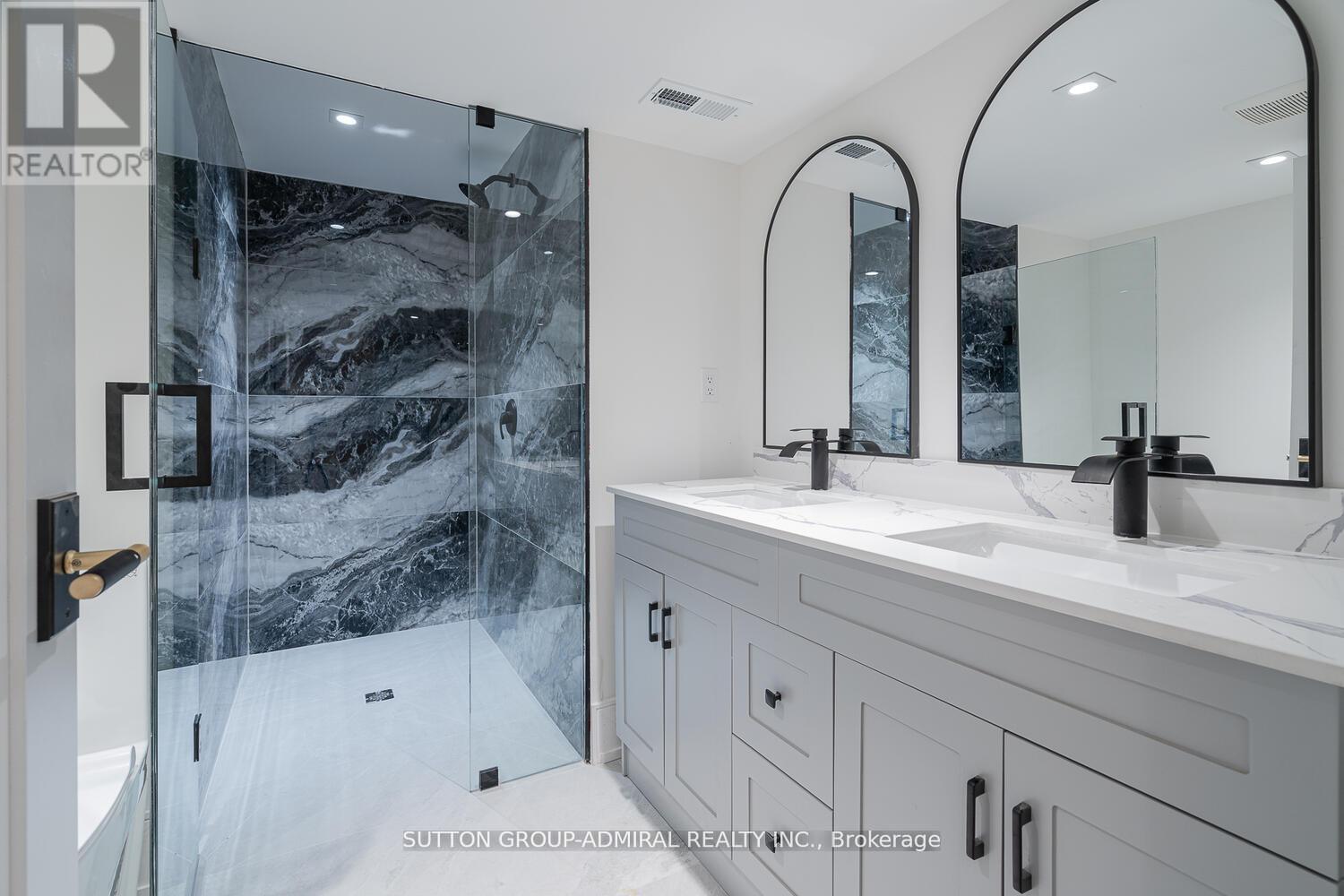 Photo 42 of 98 Babcombe Drive, Markham ON