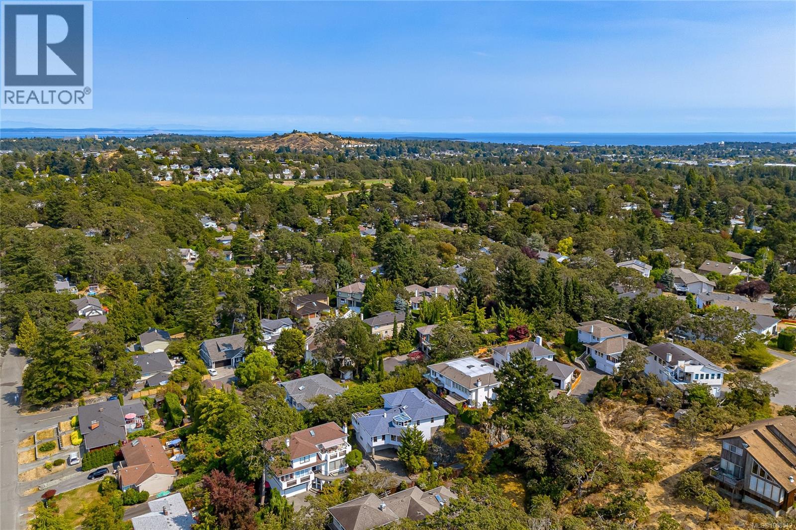 Photo 5 of 3713 Pointer Pl, Saanich BC