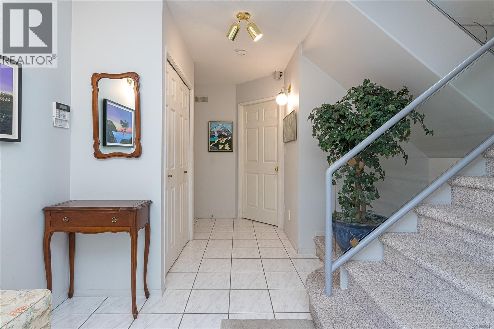 Photo 9 of 3713 Pointer Pl, Saanich BC