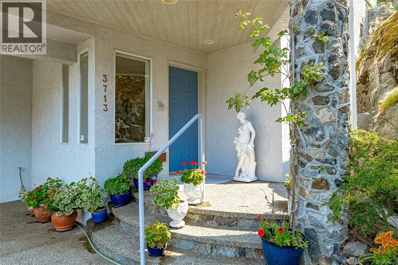 Photo 7 of 3713 Pointer Pl, Saanich BC