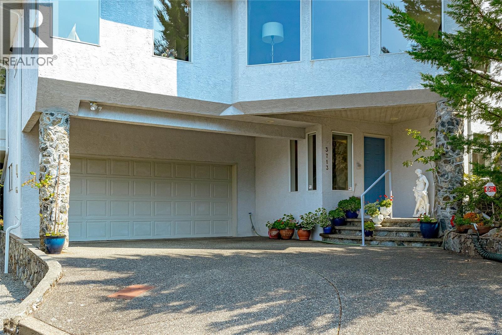 Photo 6 of 3713 Pointer Pl, Saanich BC