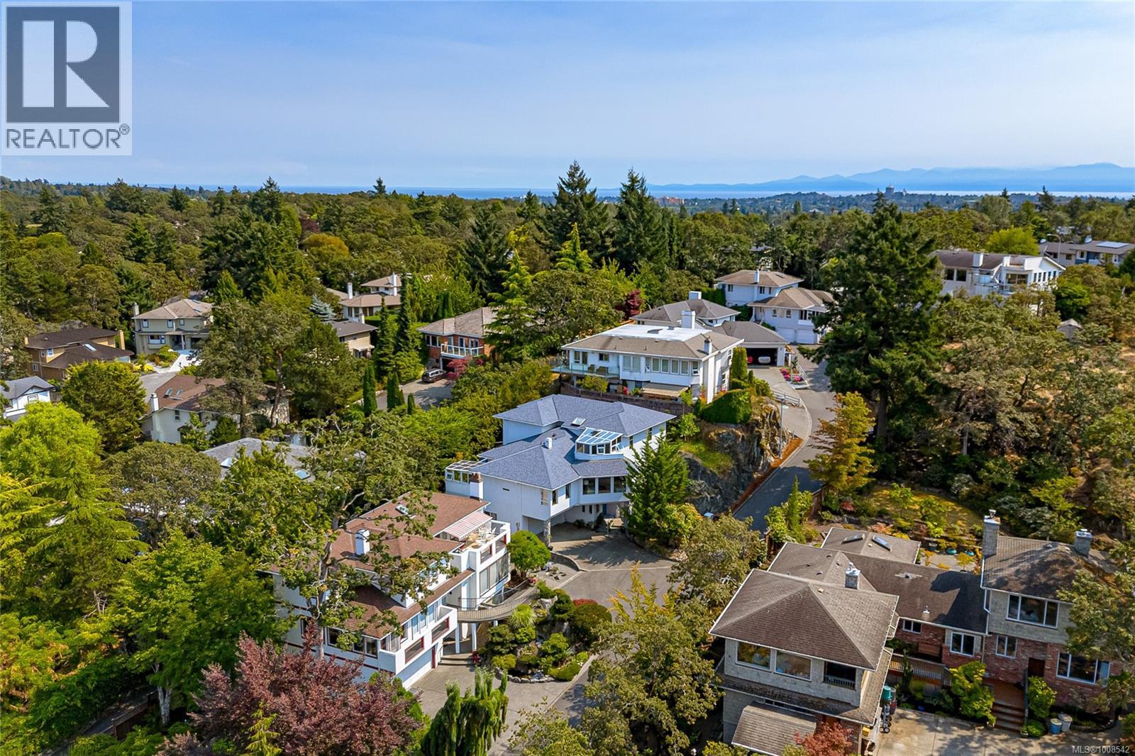 Photo 4 of 3713 Pointer Pl, Saanich BC