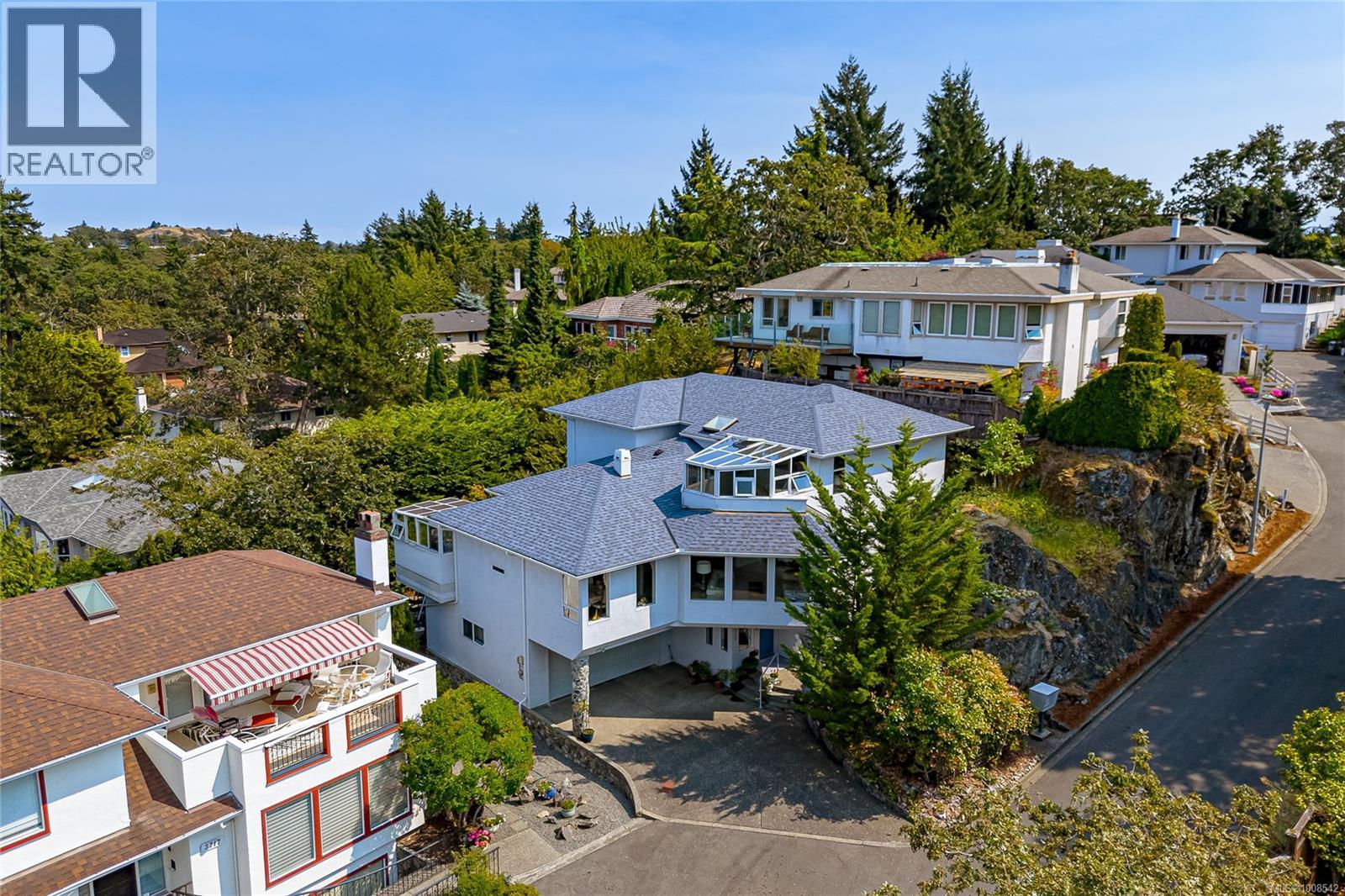 Photo 3 of 3713 Pointer Pl, Saanich BC