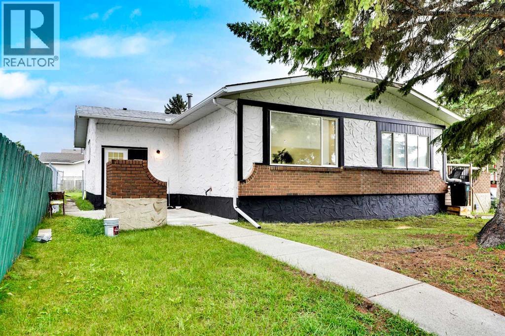 Single Family House Bi-level for Sale in B Queensland Drive SE Queensland Calgary 