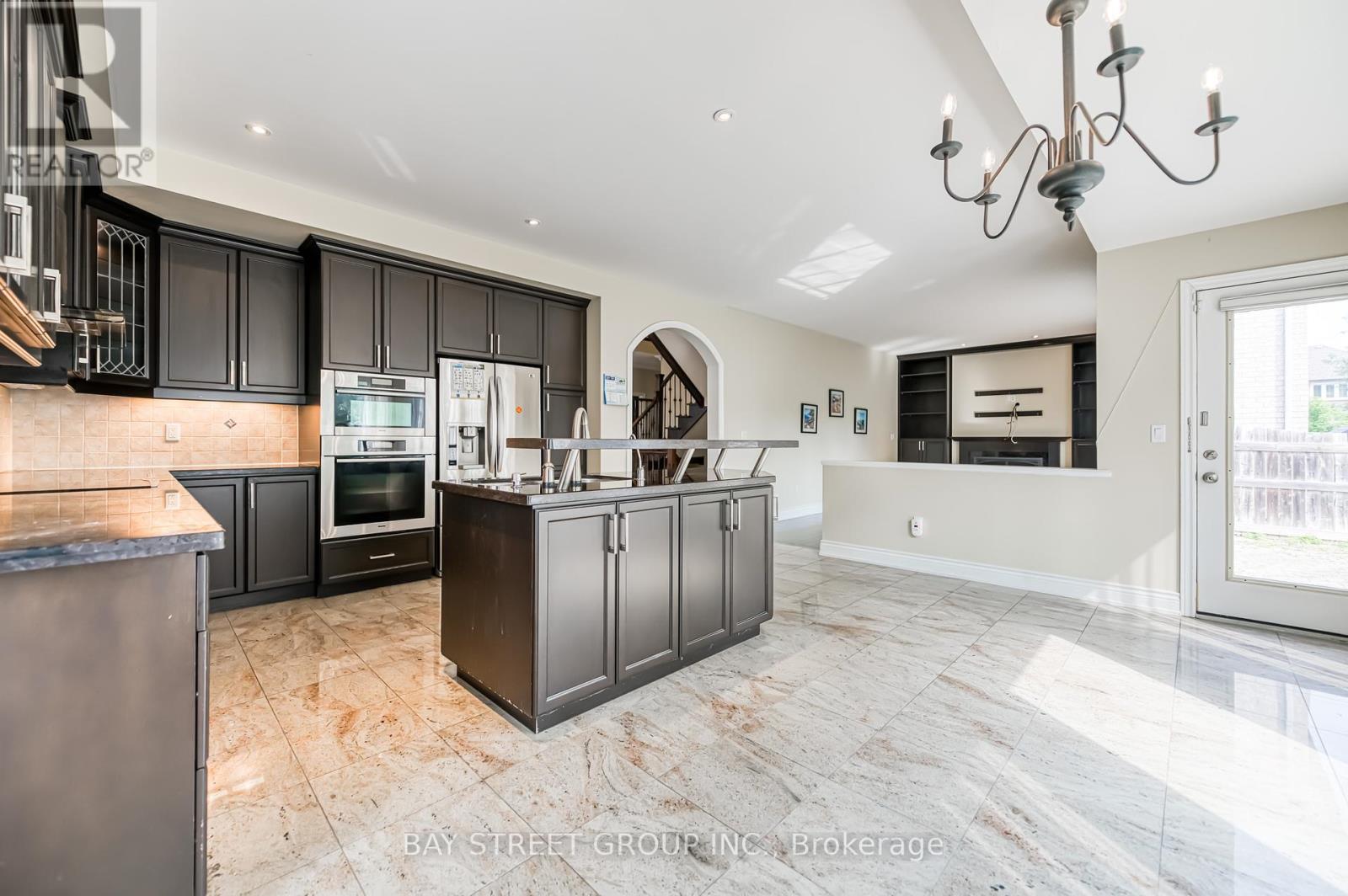 Photo 18 of 3 Edenbrook Crescent, Richmond Hill ON