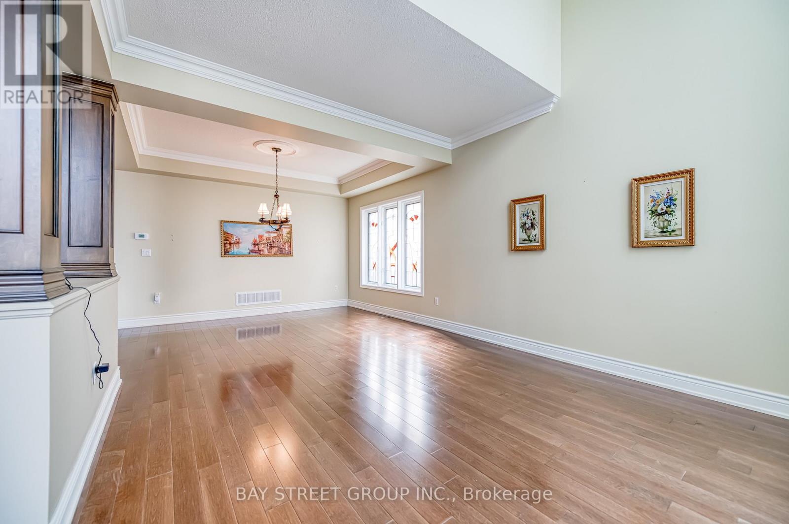 Photo 4 of 3 Edenbrook Crescent, Richmond Hill ON