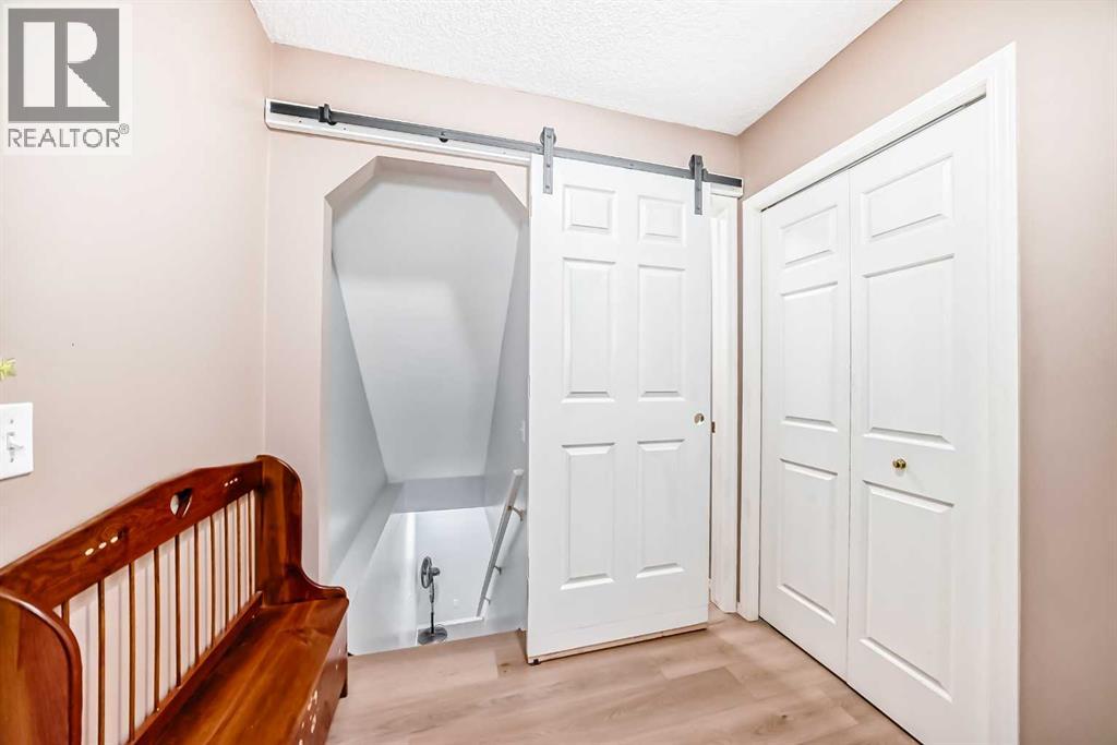 Photo 6 of 65 Cougarstone Circle Sw, Calgary AB