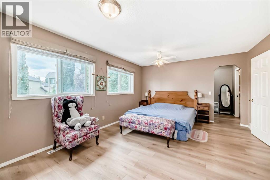 Photo 10 of 65 Cougarstone Circle Sw, Calgary AB
