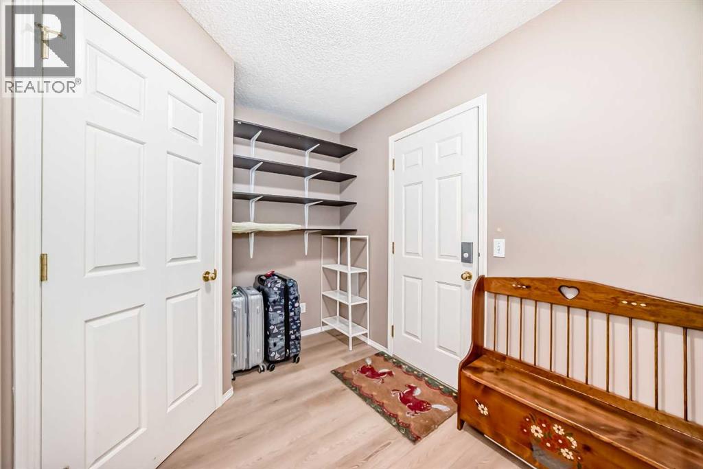 Photo 35 of 65 Cougarstone Circle Sw, Calgary AB